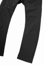 Load image into Gallery viewer, thom/krom SLIM FIT DENIM TROUSERS / SCAR STITCHED (BLACK)