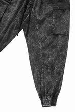 画像をギャラリービューアに読み込む, thom/krom CARGO JOGGER TROUSERS / DYED ORGANIC COTTON (BLACK MARBLE)
