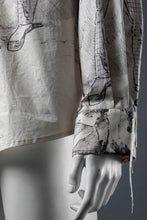 Load image into Gallery viewer, A TENTATIVE ATELIER Alvin REPLICA BIG EDGE PRINT SHIRT (NATURAL)