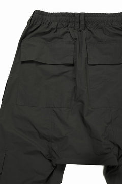画像をギャラリービューアに読み込む, 【SAMPLE SALE】A.F ARTEFACT CARGO SAROUEL EASY PANTS / SMOOTH NYLON (KHAKI)