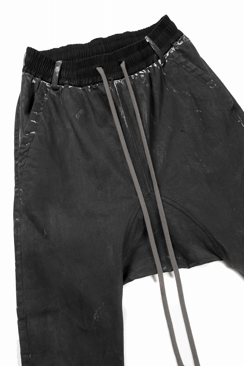 Load image into Gallery viewer, 【SAMPLE SALE】A.F ARTEFACT SARROUEL SKINNY PANTS / STRETCH WHITE DENIM (SPRAY DYED BLACK)