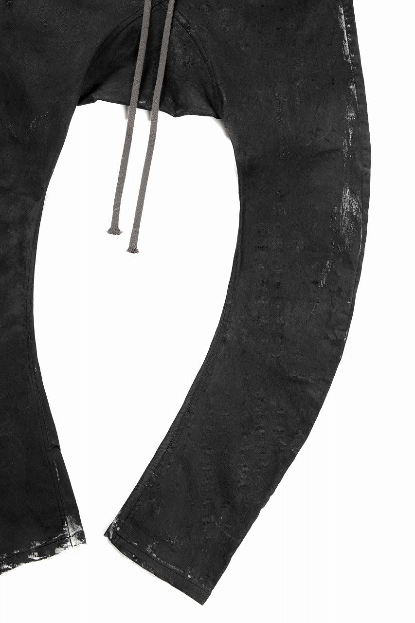 Load image into Gallery viewer, 【SAMPLE SALE】A.F ARTEFACT SARROUEL SKINNY PANTS / STRETCH WHITE DENIM (SPRAY DYED BLACK)