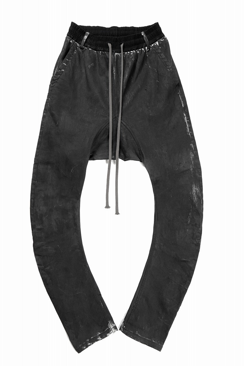 Load image into Gallery viewer, 【SAMPLE SALE】A.F ARTEFACT SARROUEL SKINNY PANTS / STRETCH WHITE DENIM (SPRAY DYED BLACK)