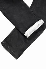 Load image into Gallery viewer, 【SAMPLE SALE】A.F ARTEFACT SARROUEL SKINNY PANTS / STRETCH WHITE DENIM (SPRAY DYED BLACK)