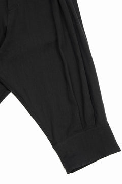 画像をギャラリービューアに読み込む, 【SAMPLE SALE】vital tuck volume low crotch cuffs pants / soft linen silk (BLACK)