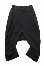 画像をギャラリービューアに読み込む, 【SAMPLE SALE】vital tuck volume low crotch cuffs pants / soft linen silk (BLACK)