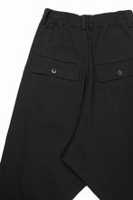 画像をギャラリービューアに読み込む, 【SAMPLE SALE】vital tuck volume low crotch cuffs pants / soft linen silk (BLACK)