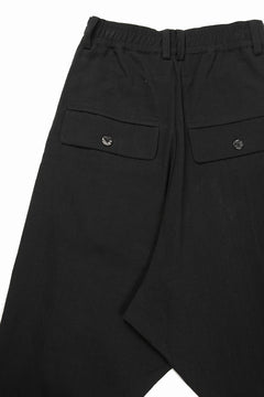 画像をギャラリービューアに読み込む, 【SAMPLE SALE】vital tuck volume low crotch cuffs pants / soft linen silk (BLACK)
