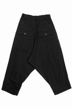 画像をギャラリービューアに読み込む, 【SAMPLE SALE】vital tuck volume low crotch cuffs pants / soft linen silk (BLACK)
