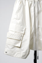 Load image into Gallery viewer, 【SAMPLE】A.F ARTEFACT COATING DROPCROTCH SHORTS (IVORY)