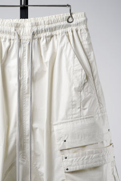 Load image into Gallery viewer, 【SAMPLE】A.F ARTEFACT COATING DROPCROTCH SHORTS (IVORY)
