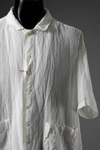 画像をギャラリービューアに読み込む, KLASICA "SH-052" BACK FLAP H/S SHIRTS with BIG POCKETS / TRANSLUCENT VINTAGE FACE WEAVE (WHITE)