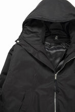 Load image into Gallery viewer, thom/krom HOODIE SHORT JACKET / WARM PADDED (BLACK)