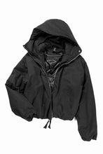 Load image into Gallery viewer, thom/krom HOODIE SHORT JACKET / WARM PADDED (BLACK)