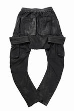 画像をギャラリービューアに読み込む, 【SAMPLE SALE】A.F ARTEFACT COATED FLAP-DETAIL SLIM CARGO PANTS / HI-STRETCH DENIM (BLACK)