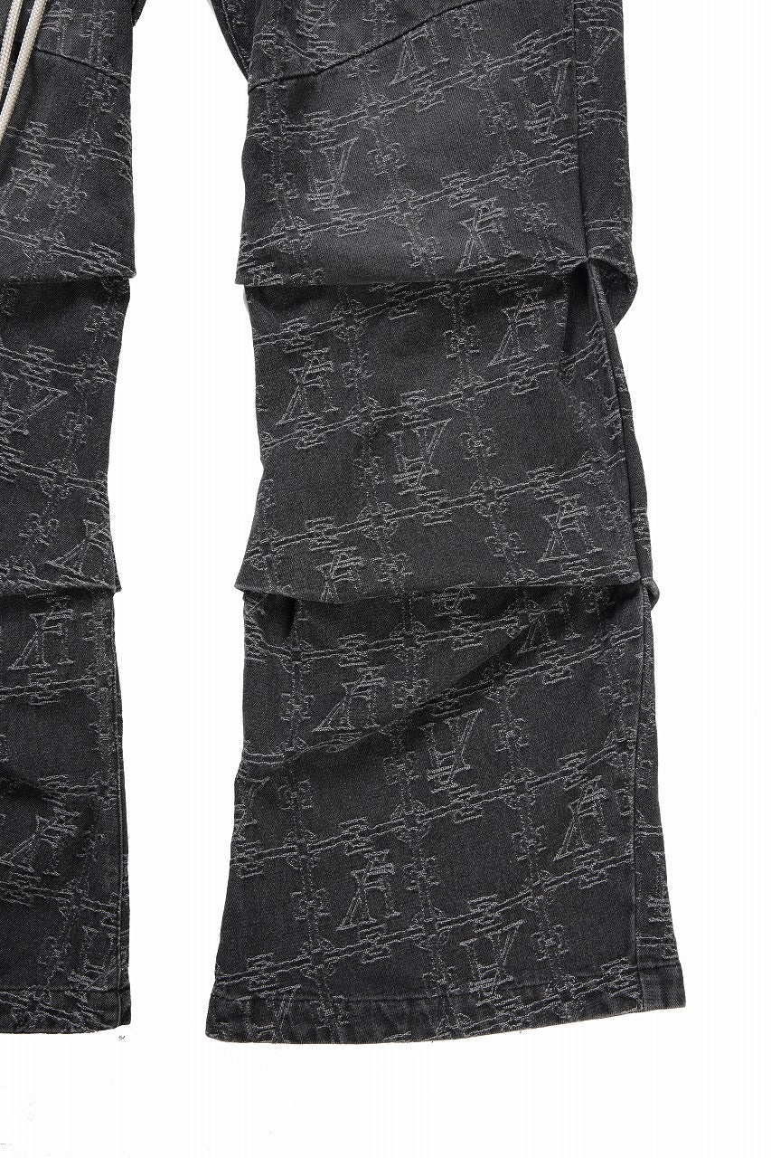画像をギャラリービューアに読み込む, 【SAMPLE SALE】A.F ARTEFACT TUCK DRAPE FLARE PANTS / JACQUARD DENIM (BLACK)