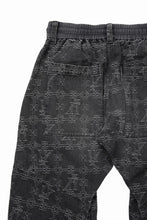 画像をギャラリービューアに読み込む, 【SAMPLE SALE】A.F ARTEFACT TUCK DRAPE FLARE PANTS / JACQUARD DENIM (BLACK)