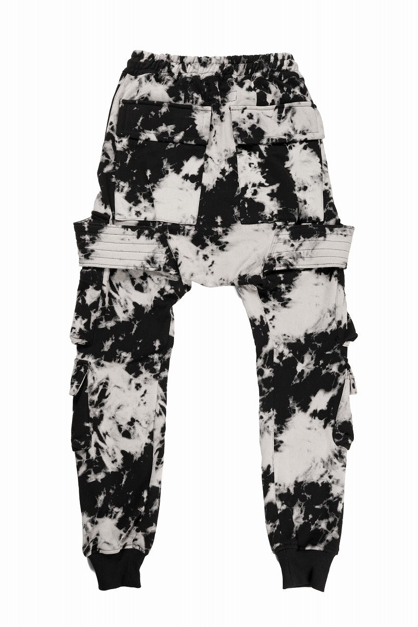 A.F ARTEFACT BELT CARGO SAROUEL JOGGER / MOTTLED DYING (BLACK x IVORY)