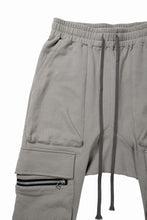 画像をギャラリービューアに読み込む, 【SAMPLE SALE】A.F ARTEFACT FLAP ZIP SARROUEL SKINNY PANTS (BEIGE)