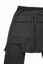 画像をギャラリービューアに読み込む, 【SAMPLE SALE】A.F ARTEFACT FLAP ZIP SARROUEL SKINNY PANTS (DARK GREY)