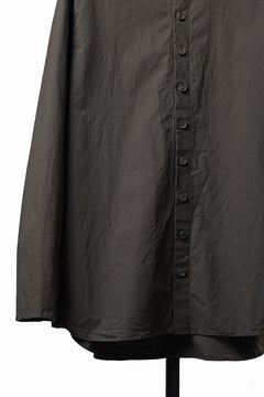 Load image into Gallery viewer, YUTA MATSUOKA collarless shirt / hard twist yarn horse cloth (dark brown)
