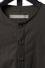 Load image into Gallery viewer, YUTA MATSUOKA collarless shirt / hard twist yarn horse cloth (dark brown)