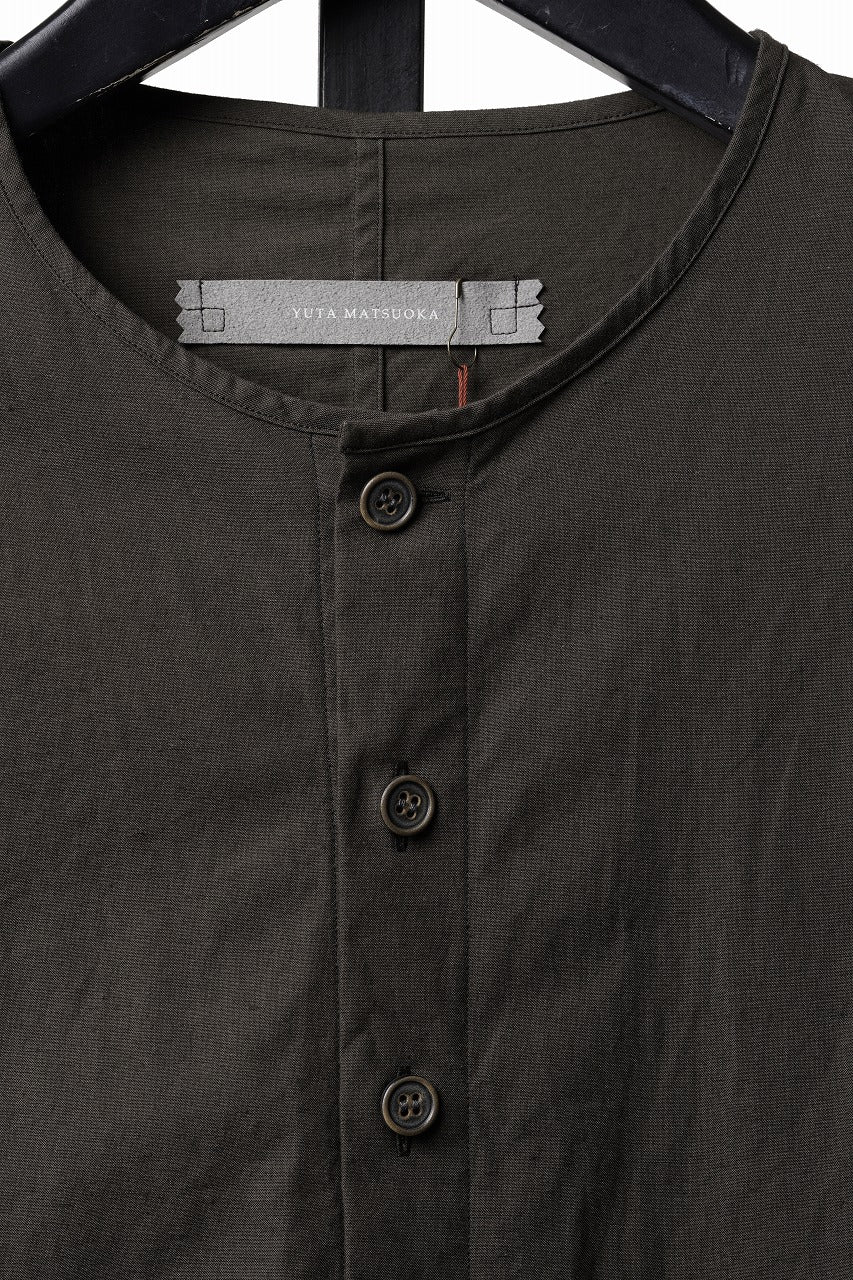 Load image into Gallery viewer, YUTA MATSUOKA collarless shirt / hard twist yarn horse cloth (dark brown)