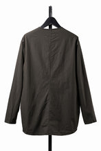 Load image into Gallery viewer, YUTA MATSUOKA collarless shirt / hard twist yarn horse cloth (dark brown)