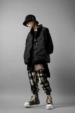 Load image into Gallery viewer, A.F ARTEFACT SAROUEL JOGGER PANTS / JACQUARD DEFORMED PLAID VELOR (BLACK x GREY x IVORY)