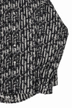 画像をギャラリービューアに読み込む, A.F ARTEFACT SNAPPED COCOON SHIRT / JACGUARD BLURRED STRIPE (BLACK x WHITE)
