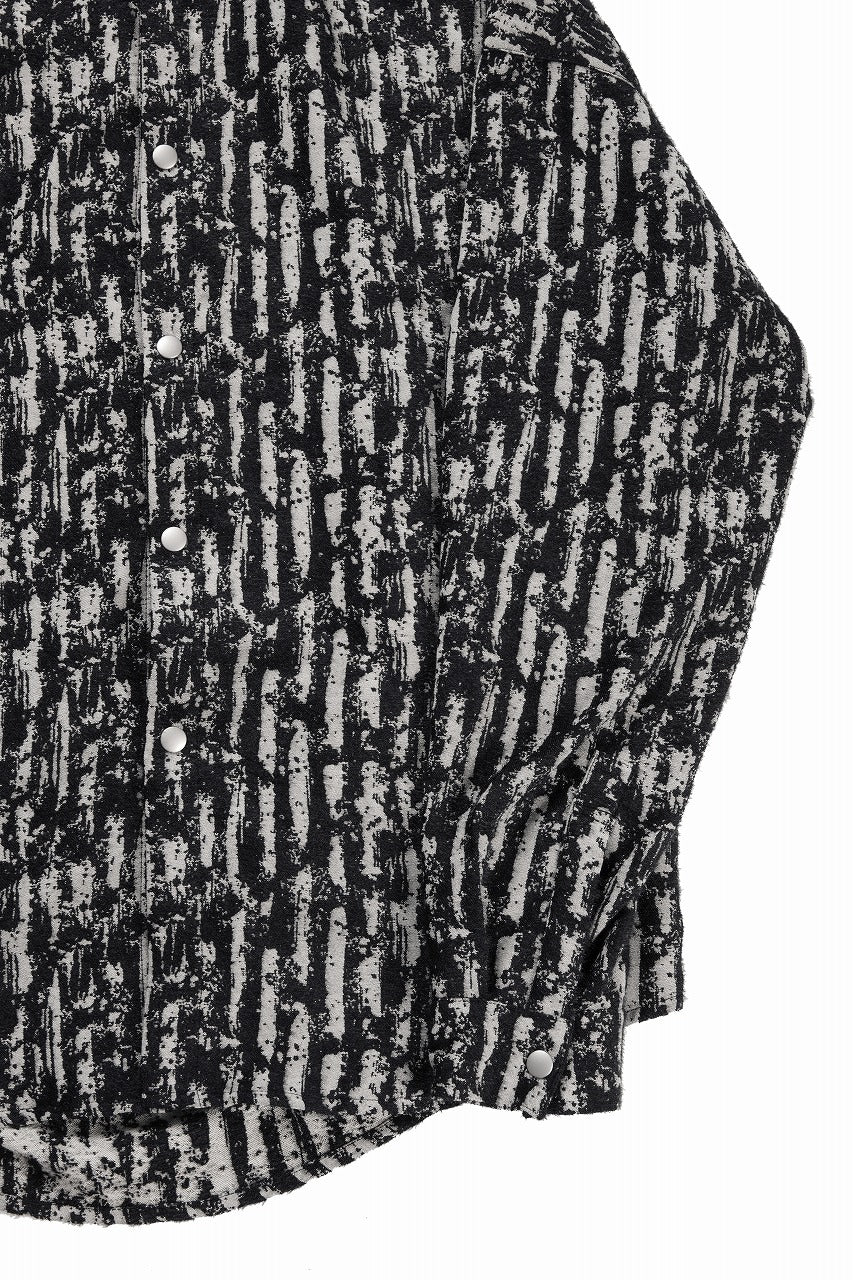 A.F ARTEFACT SNAPPED COCOON SHIRT / JACGUARD BLURRED STRIPE (BLACK x WHITE)