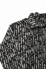 画像をギャラリービューアに読み込む, A.F ARTEFACT SNAPPED SHIRT WITH HEM BAND / JACGUARD BLURRED STRIPE (BLACK x WHITE)