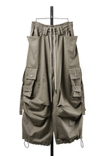 Load image into Gallery viewer, 【SAMPLE】A.F ARTEFACT TWILL CARGO  WIDE PANTS (BEIGE)