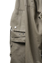Load image into Gallery viewer, 【SAMPLE】A.F ARTEFACT TWILL CARGO  WIDE PANTS (BEIGE)