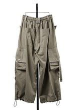 Load image into Gallery viewer, 【SAMPLE】A.F ARTEFACT TWILL CARGO  WIDE PANTS (BEIGE)
