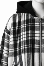 Load image into Gallery viewer, 【SAMPLE SALE】A.F ARTEFACT WOOL PLAID BOMBER JACKET (BLACK×WHITE)