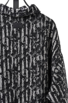 Load image into Gallery viewer, 【SAMPLE】A.F ARTEFACT RELAXED SHIRT / JACQUARD BLURRED STRIPE (BLACK × WHITE)