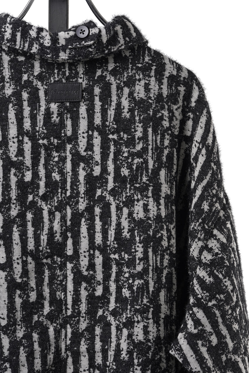 Load image into Gallery viewer, 【SAMPLE】A.F ARTEFACT RELAXED SHIRT / JACQUARD BLURRED STRIPE (BLACK × WHITE)