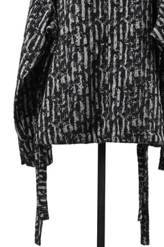 Load image into Gallery viewer, 【SAMPLE】A.F ARTEFACT RELAXED SHIRT / JACQUARD BLURRED STRIPE (BLACK × WHITE)
