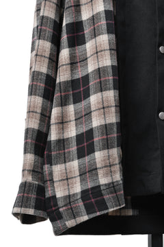 Load image into Gallery viewer, 【SAMPLE】A.F ARTEFACT SNAPPED PANEL SWITCHING SHIRT (BLACK x KHAKI CHECK)