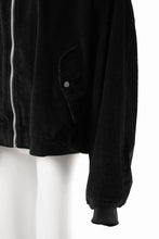 Load image into Gallery viewer, 【SAMPLE SALE】A.F ARTEFACT HEAVY CORDUROY BOMBER JACKET (BLACK)