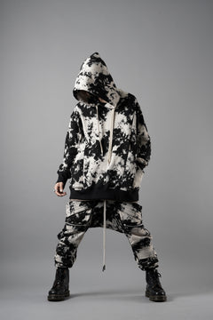 Load image into Gallery viewer, A.F ARTEFACT BELT CARGO SAROUEL JOGGER / MOTTLED DYING (BLACK x IVORY)