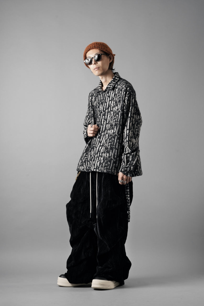 Load image into Gallery viewer, A.F ARTEFACT SNAPPED SHIRT WITH HEM BAND / JACGUARD BLURRED STRIPE (BLACK x WHITE)