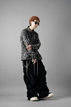 Load image into Gallery viewer, A.F ARTEFACT SNAPPED SHIRT WITH HEM BAND / JACGUARD BLURRED STRIPE (BLACK x WHITE)