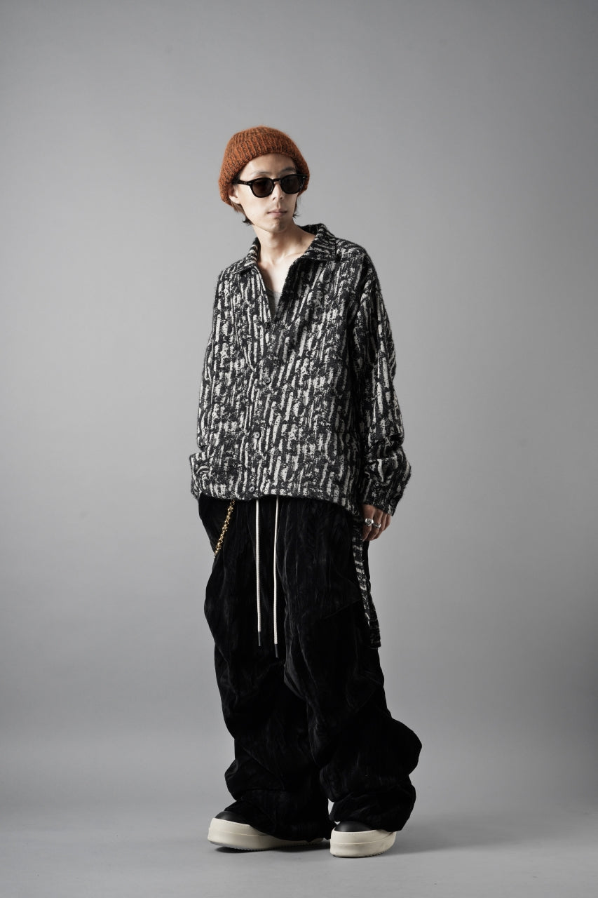 Load image into Gallery viewer, A.F ARTEFACT SNAPPED SHIRT WITH HEM BAND / JACGUARD BLURRED STRIPE (BLACK x WHITE)