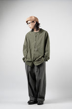 画像をギャラリービューアに読み込む, YUTA MATSUOKA collarless shirt / hard twist yarn horse cloth (khaki)
