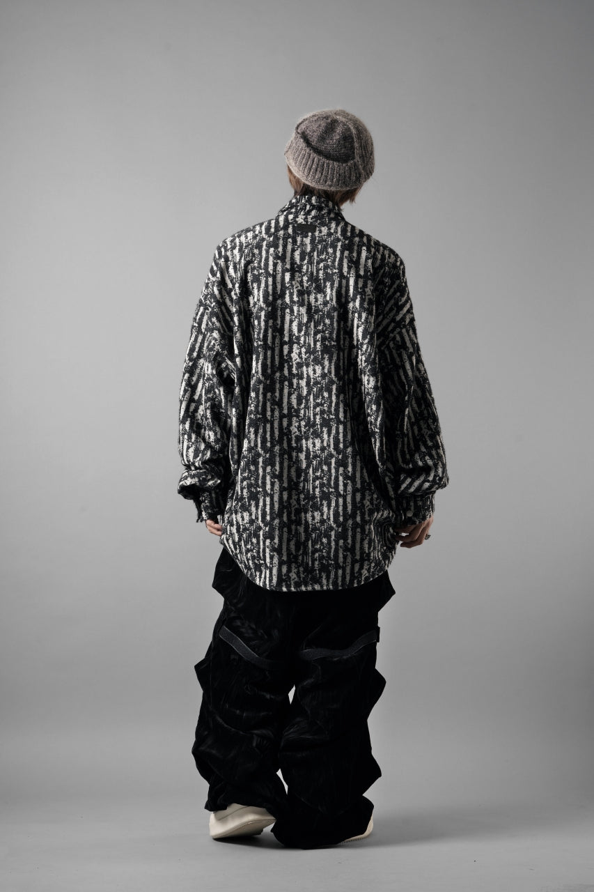 Load image into Gallery viewer, A.F ARTEFACT SNAPPED COCOON SHIRT / JACGUARD BLURRED STRIPE (BLACK x WHITE)