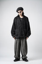 Load image into Gallery viewer, MASTERMIND WORLD SHAGGY CARDIGAN (BLACK)