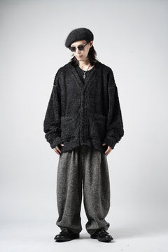 Load image into Gallery viewer, MASTERMIND WORLD SHAGGY CARDIGAN (BLACK)