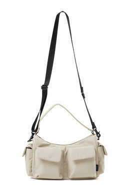 D-VEC MULTI POCKET MOONBAG (IVORY)